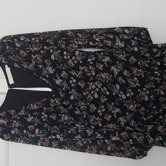 ASTR THE LABEL NEW Chiffon Floral V-Neck Midi Dress in Black Medium - Picture 5 of 8